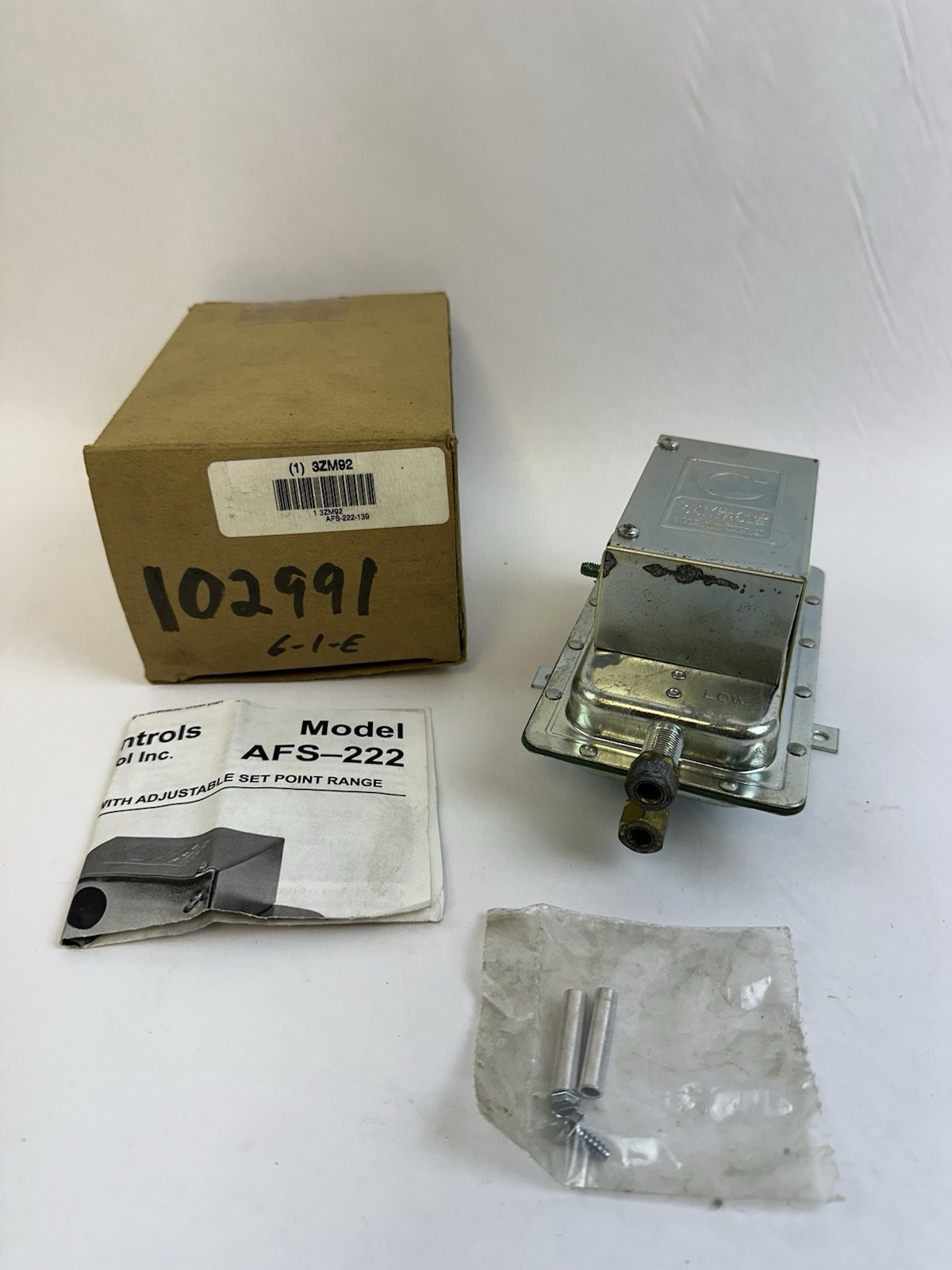 CLEVELAND CONTROLS AFS-222-139 PRESSURE SENSING SWITCH 277 VAC 50/60HZ CLEVELAND CONTROLS AFS-222-139 PRESSURE SENSING SWITCH 277 VAC 50/60HZ