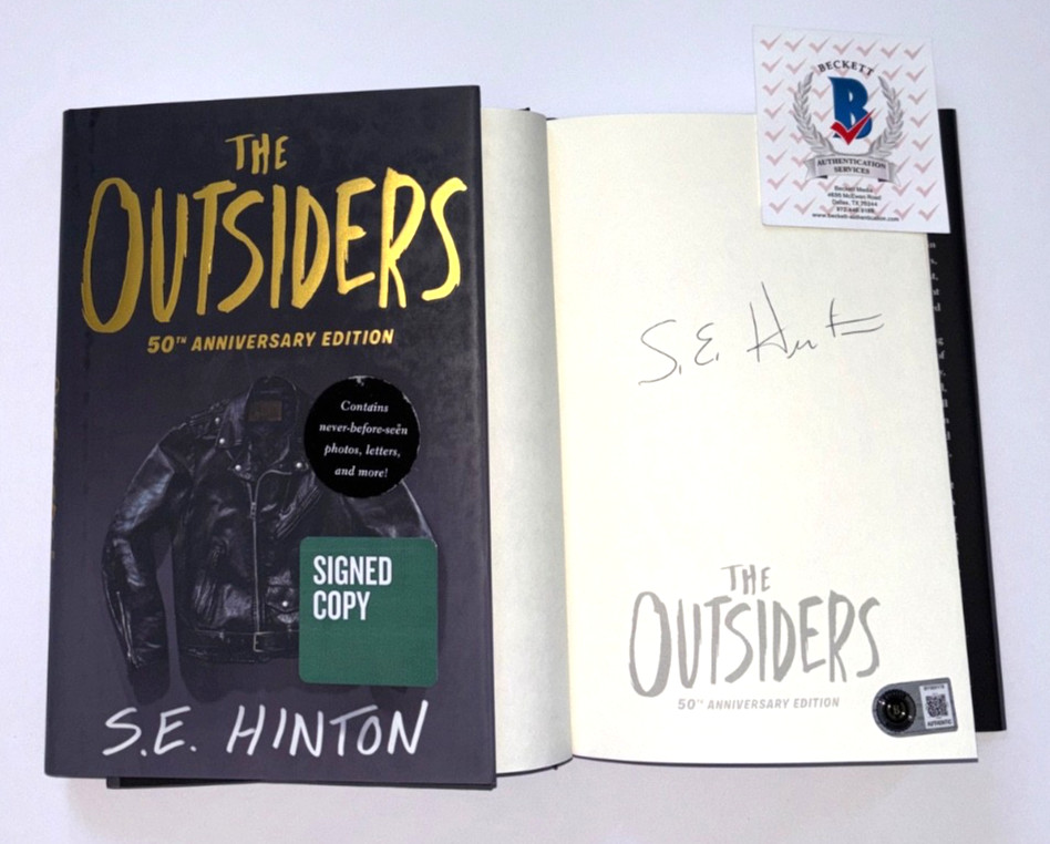 SE S E HINTON SIGNED THE OUTSIDERS 50TH ANNIVERSARY EDITION HARDCOVER BOOK BAS