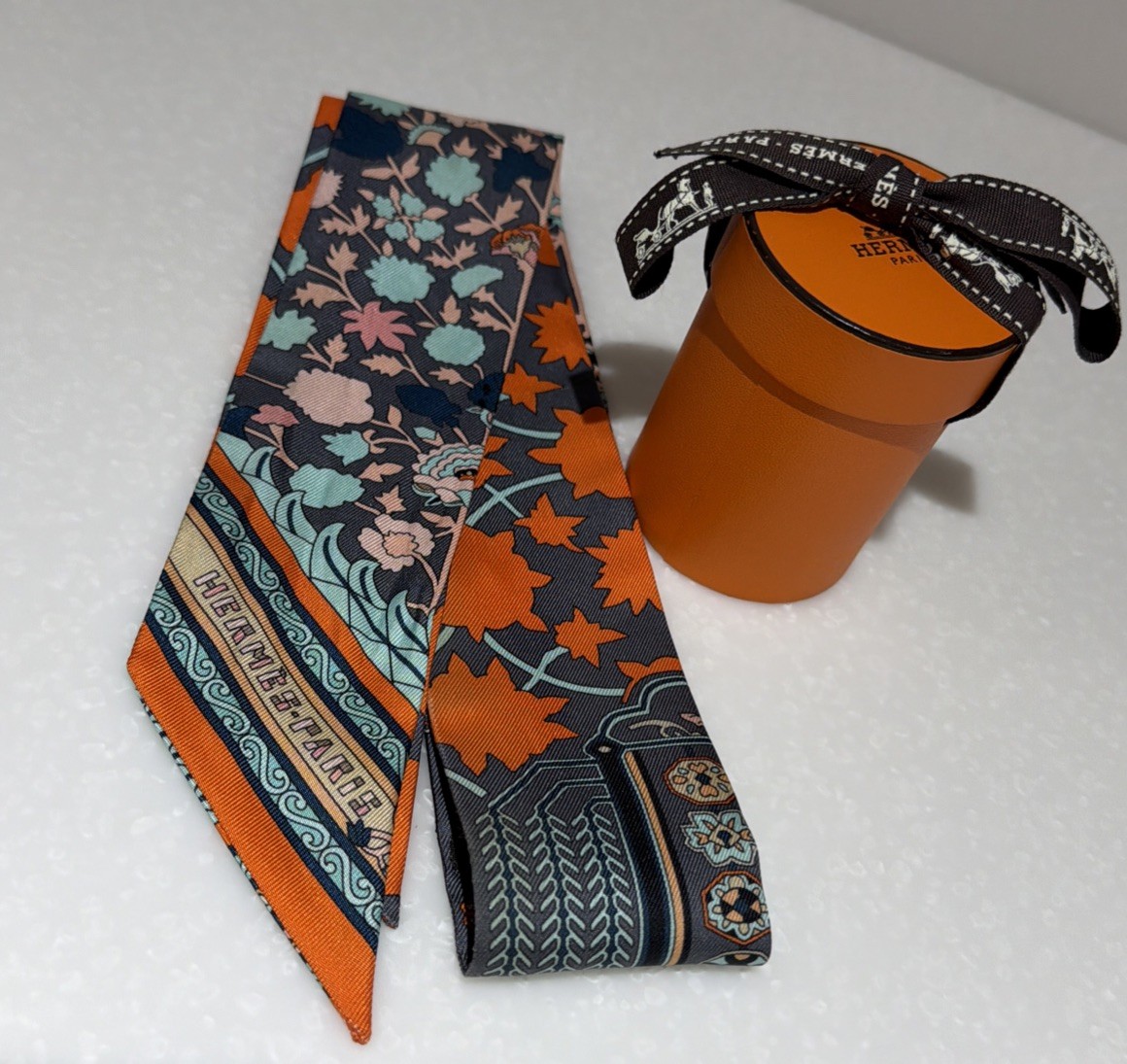 Authentic HERMES SILK TAPIS PERSANS TWILLY with box