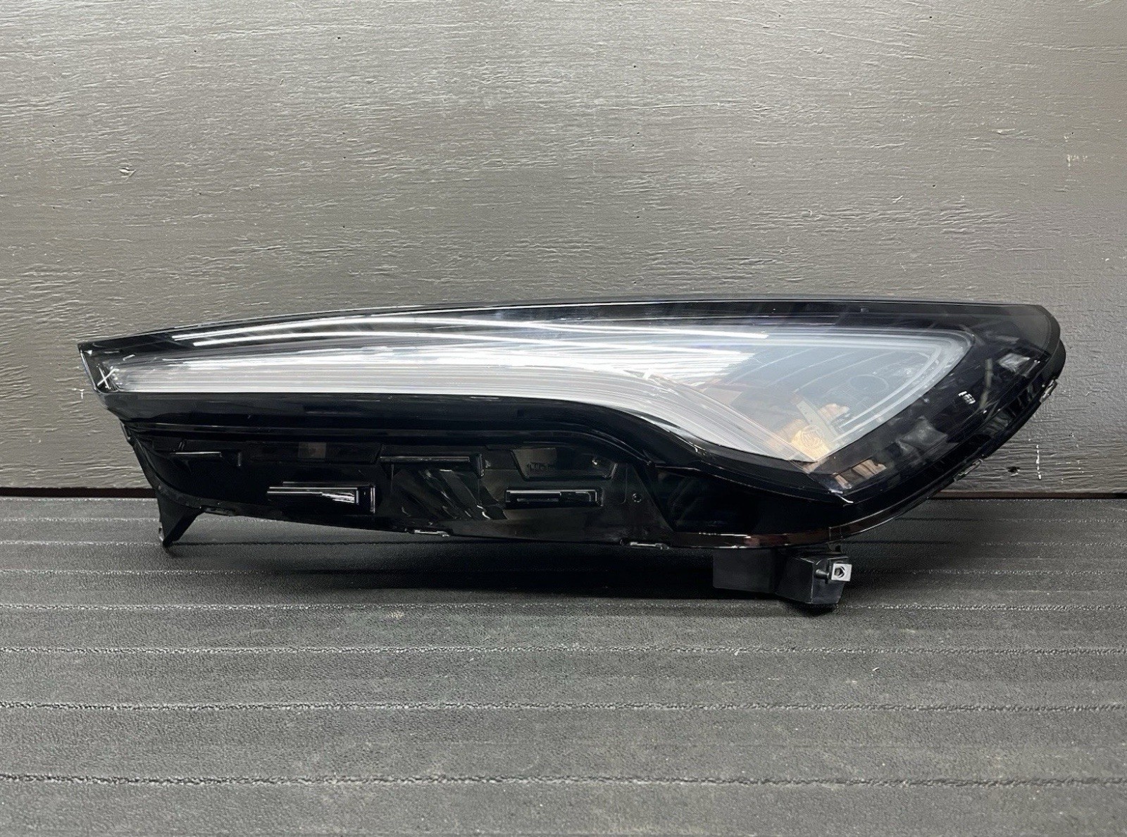 2022-2024 Buick Enclave Running Light LED Driver Side LH OEM