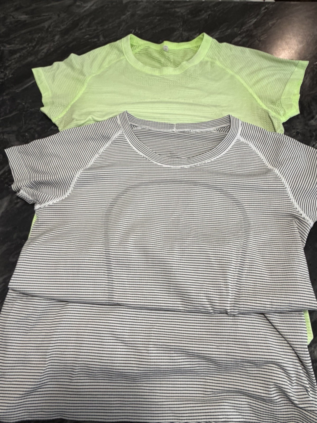 Lot of 2 Lululemon Pullover Running Shirts Women\'s Size 8 Gray /Lime Green EUC Lot of 2 Lululemon Pullover Running Shirts Women\'s Size 8 Gray /Lime Green EUC