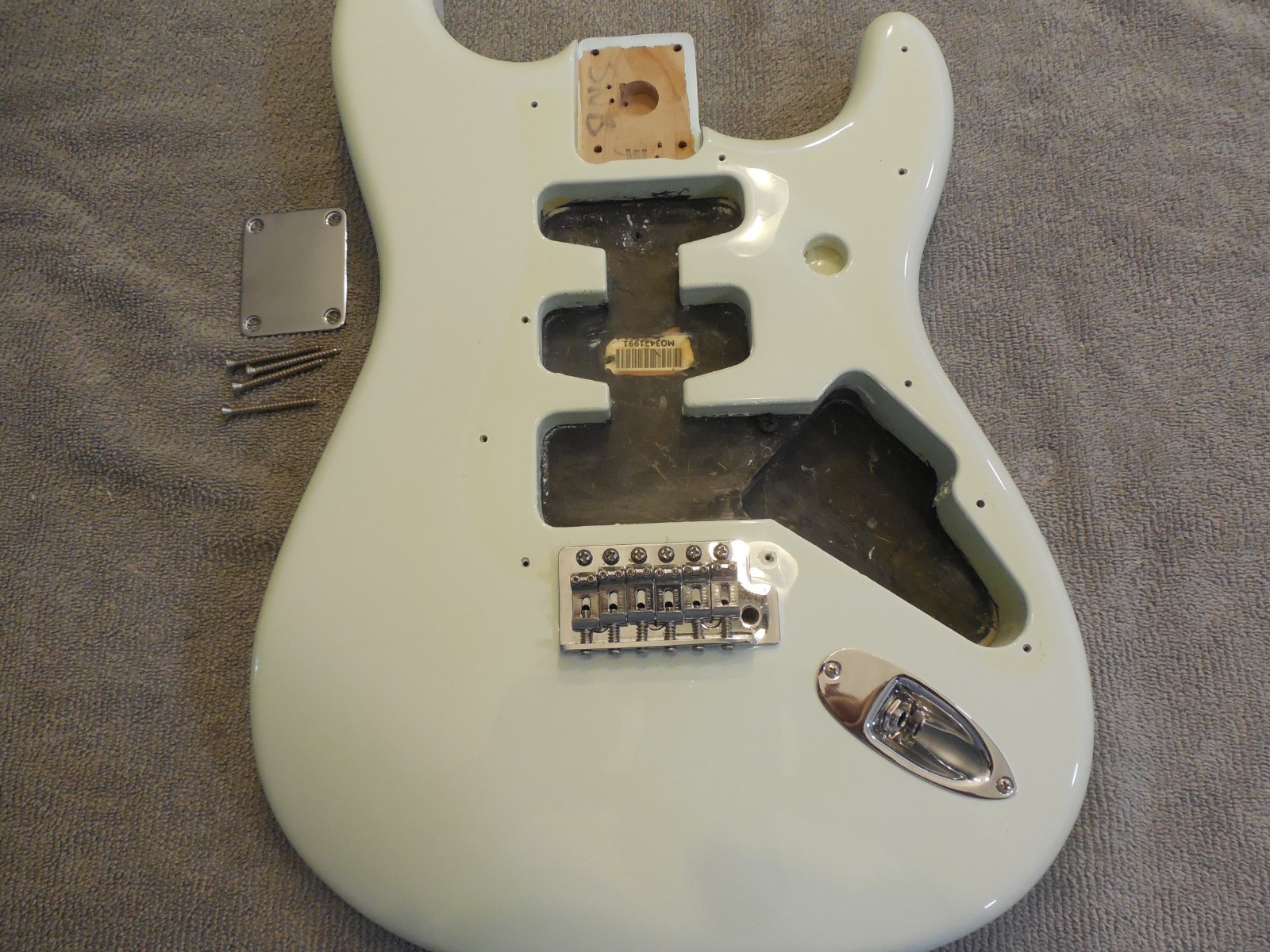 Fender Stratocaster MIM Body w/Hardware. Sonic Blue. Excellent Condition. Fender Stratocaster MIM Body w/Hardware. Sonic Blue. Excellent Condition.