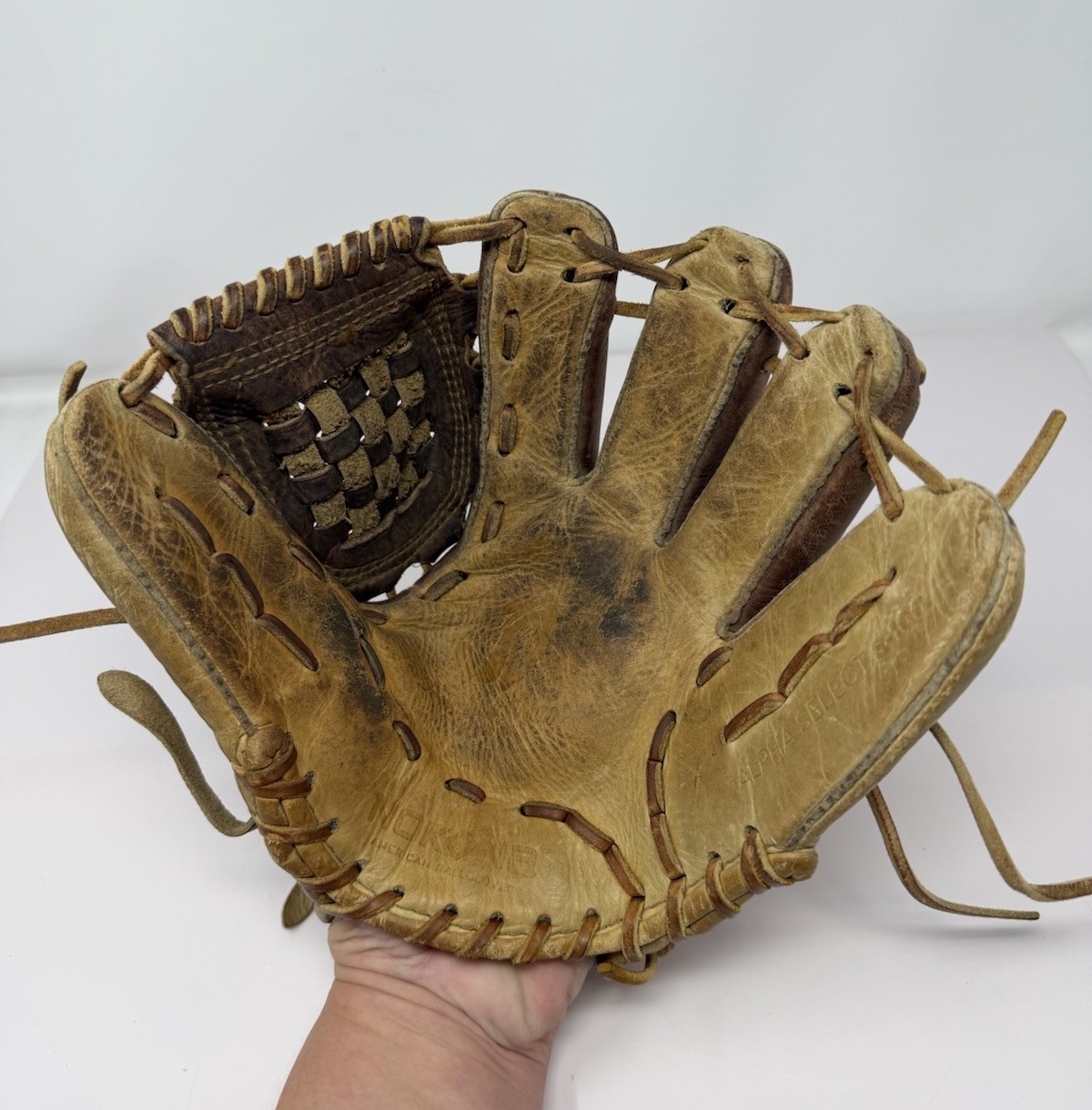 Nokona Alpha Select S-100 RHT 10.5” Youth Glove Leather American Made Nokona Alpha Select S-100 RHT 10.5” Youth Glove Leather American Made