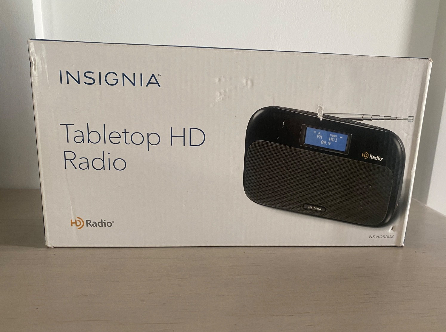 GENUINE Insignia Tabletop FM/HD Radio NS-HDRAD2 - Black - NEW/Open Box GENUINE Insignia Tabletop FM/HD Radio NS-HDRAD2 - Black - NEW/Open Box