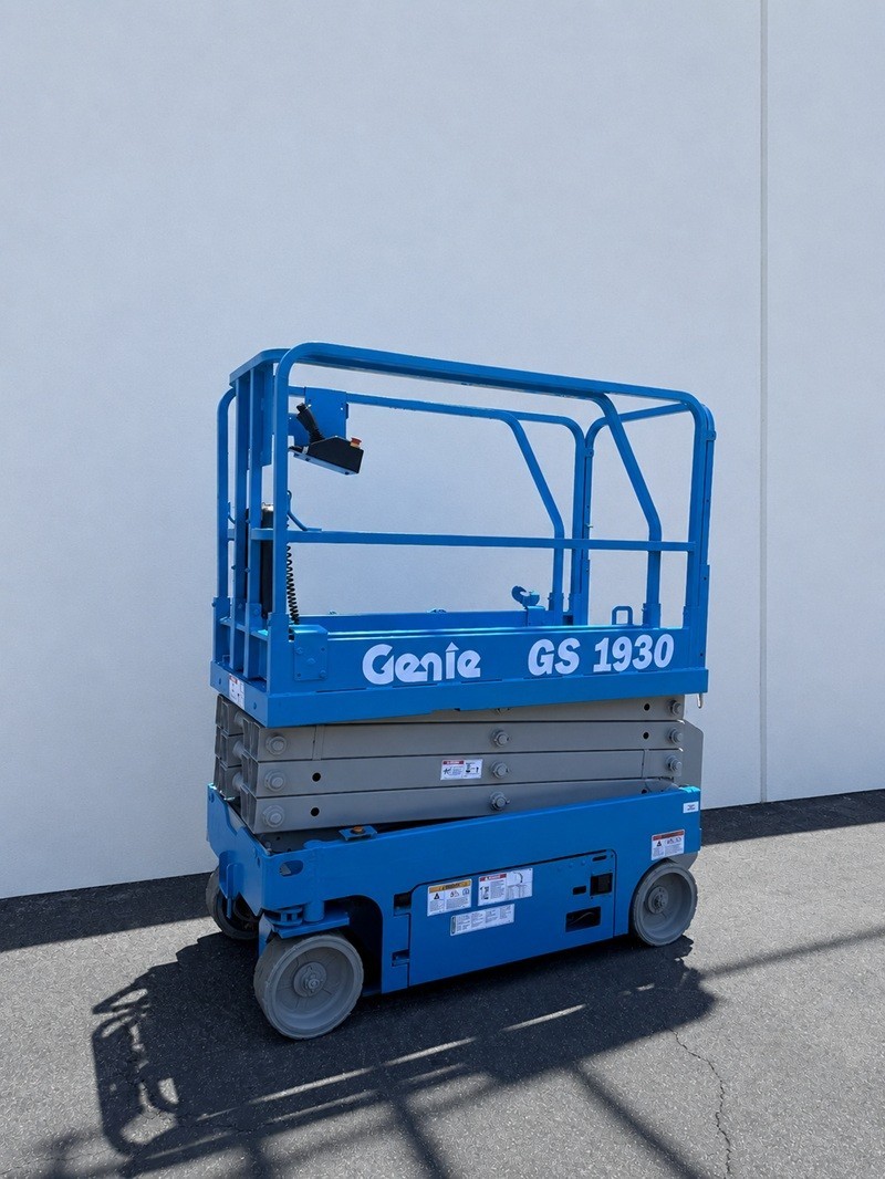 ELECTRIC SCISSOR LIFT GENIE GS 1930 /SCISSOR LIFT / GENIE GS 1930 /ELECTRIC LIFT