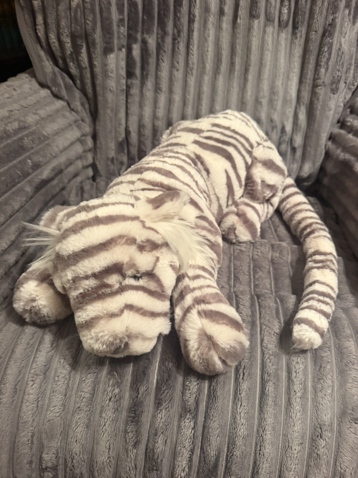 Jellycat Large Sacha Snow Tiger RARE and HTF - NWT SMOKE FREE AND PET FREE HOME