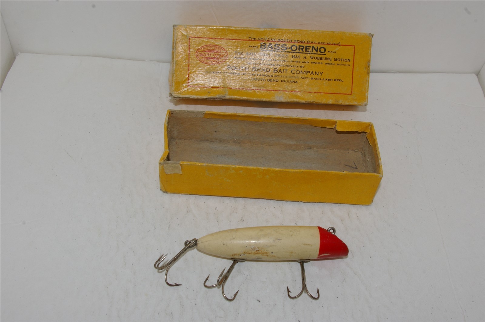 Vintage South Bend Bass Oreno Red & White No Eye Variant Fishing Lure w/Box Vintage South Bend Bass Oreno Red & White No Eye Variant Fishing Lure w/Box