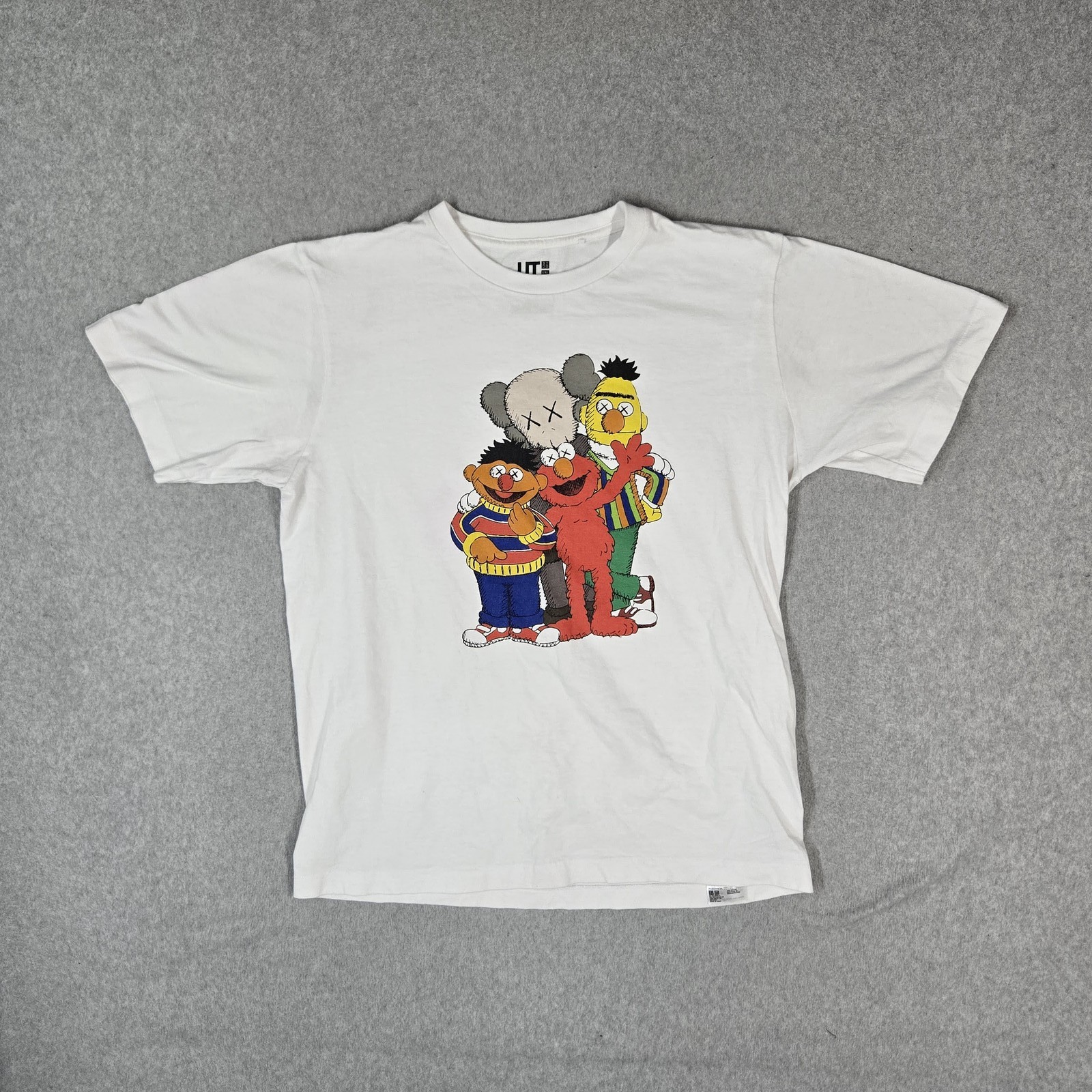 Uniqlo x KAWS Men Shirt M White Graphic Sesame Street Tee READ