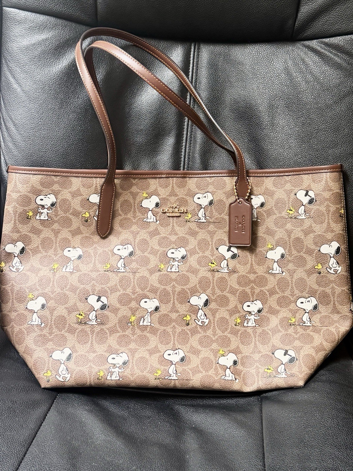 Coach X Peanuts City Tote Bag In Signature Canvas With Snoopy Print CBJ89 NWT Coach X Peanuts City Tote Bag In Signature Canvas With Snoopy Print CBJ89 NWT