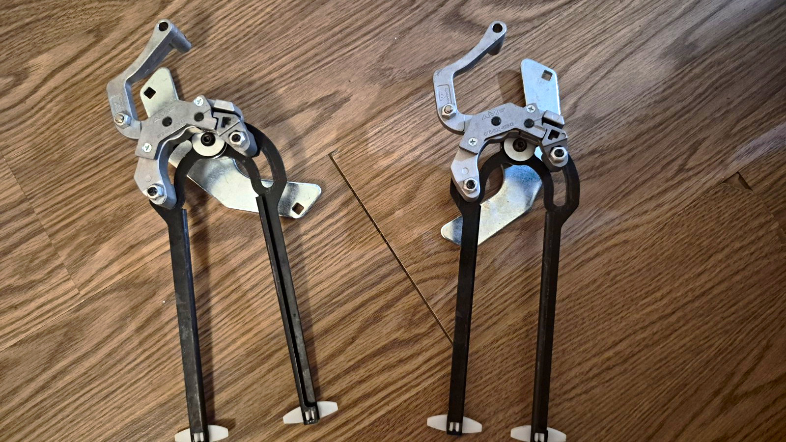 Brunswick A/A-2 Pinsetter Respot Scissor Arm / Gripper Assembly Brunswick A/A-2 Pinsetter Respot Scissor Arm / Gripper Assembly