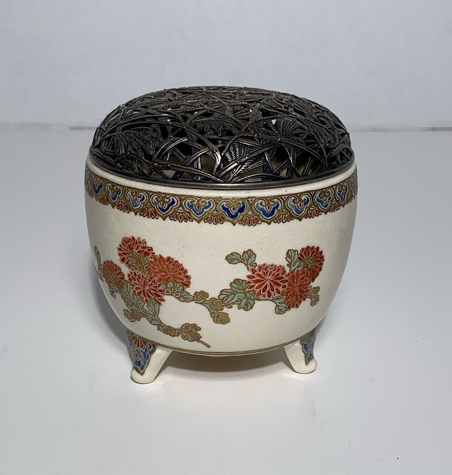 JAPANESE EARTHENWARE SATSUMA KORO INCENSE MEIJI SILVER RETICULATED LID Signed