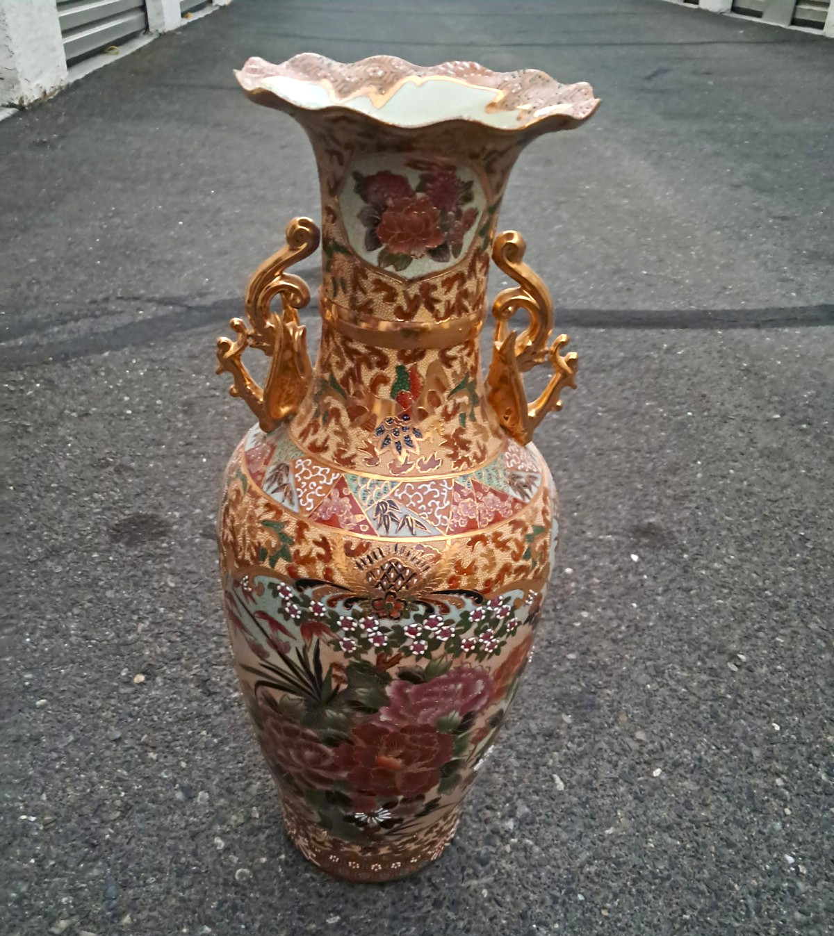 Antique Chinese Porcelain Vase Hand-Painted Floral Gold-Tone Handles Scalloped