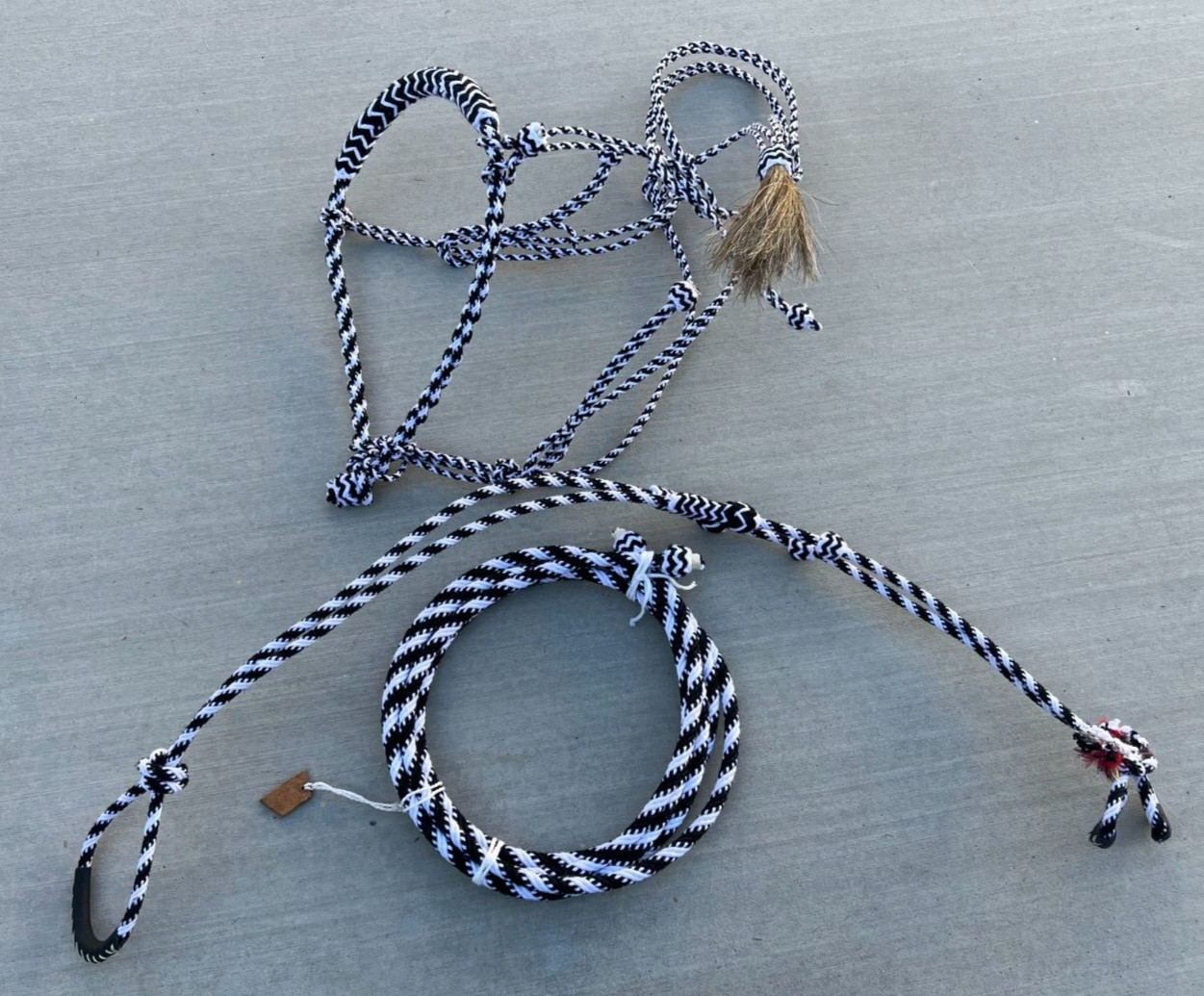 White and Blac CHARRO CABRESTO BOSALILLO, COTTON HANDMADE CHARRO BOSAL REINS SET White and Blac CHARRO CABRESTO BOSALILLO, COTTON HANDMADE CHARRO BOSAL REINS SET