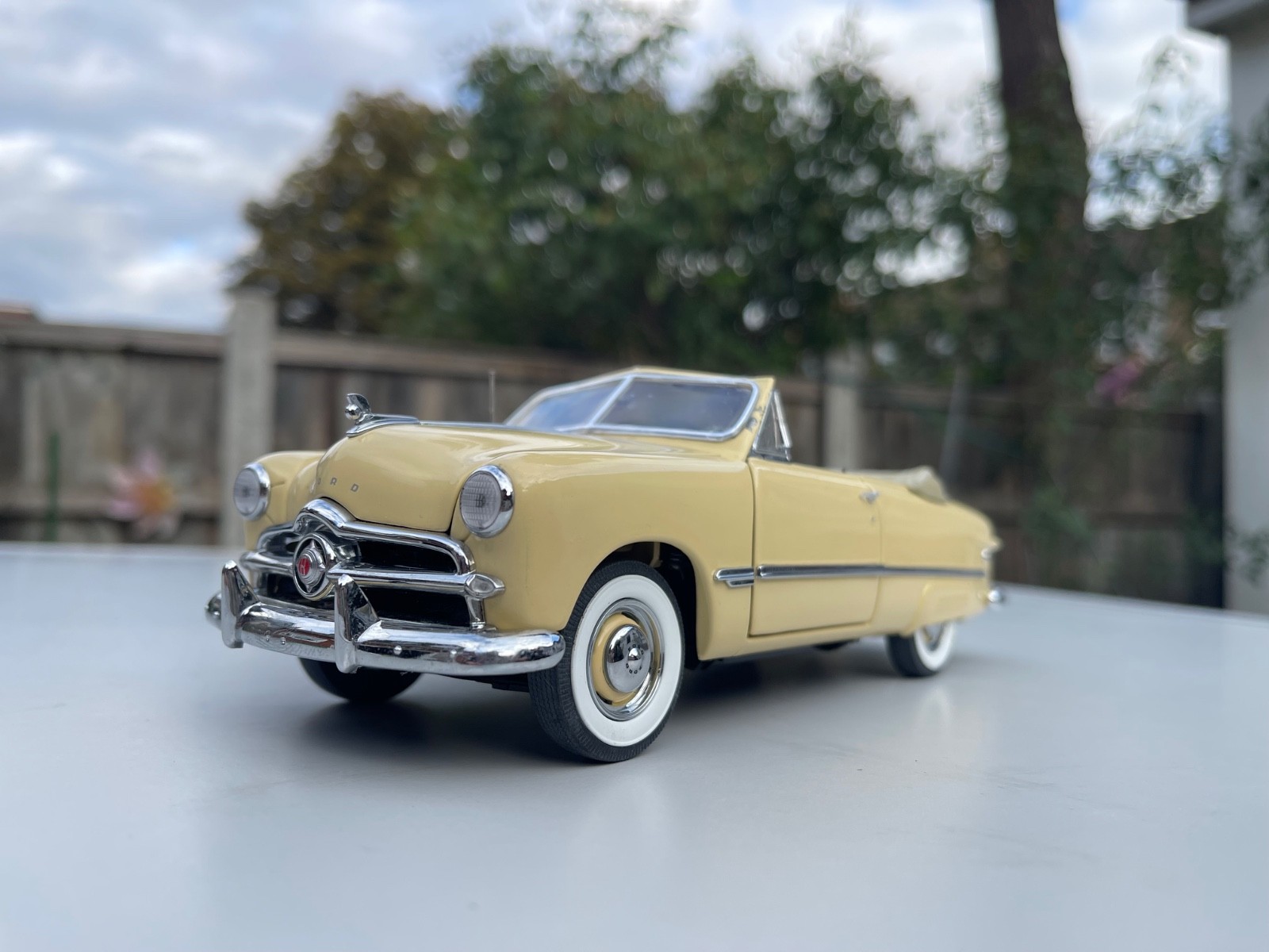 Danbury/Franklin Mint 1:24 1949 Ford Custom convertible American classic model