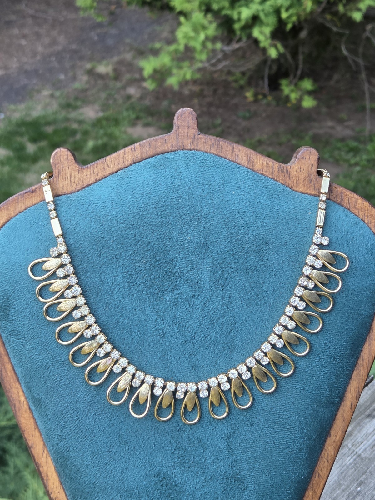 Vintage Sarah Coventry Rhinestone Petals Necklace Gold Tone Choker