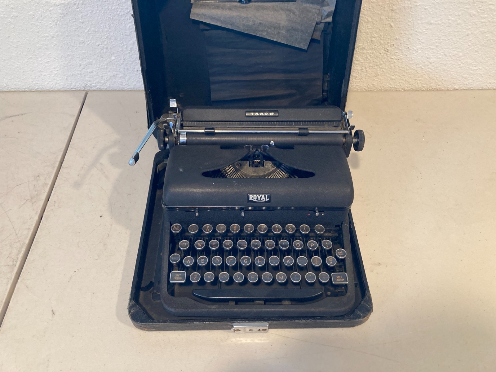 1942 ROYAL ARROW Portable Manual Typewriter w/Carry Case Untested 1942 ROYAL ARROW Portable Manual Typewriter w/Carry Case Untested