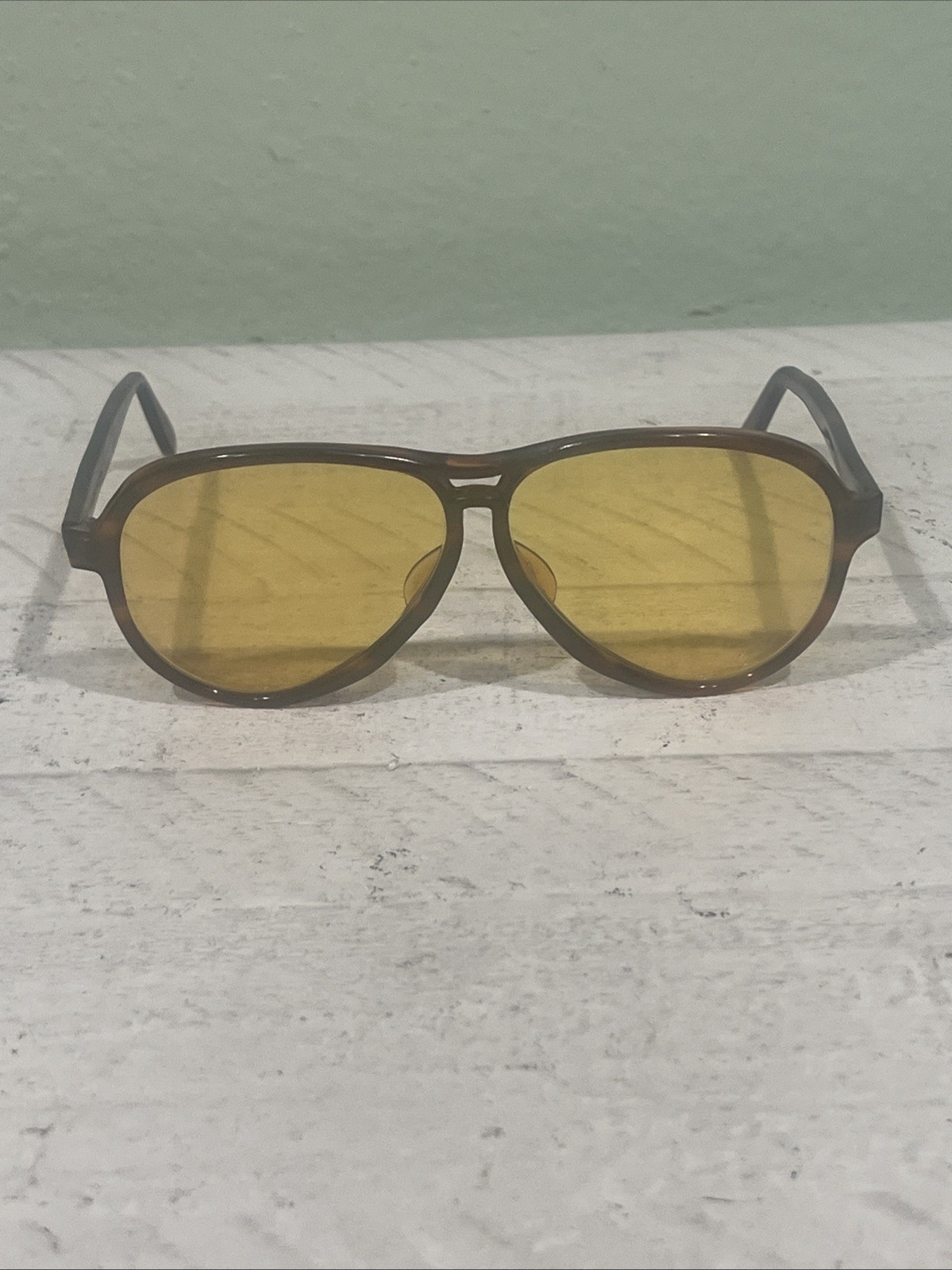 CIRCA 1960\'s VINTAGE B&L RAY-BAN ALLWEATHER AMBERMATIC TORT VAGABOND SUNGLASSES CIRCA 1960\'s VINTAGE B&L RAY-BAN ALLWEATHER AMBERMATIC TORT VAGABOND SUNGLASSES