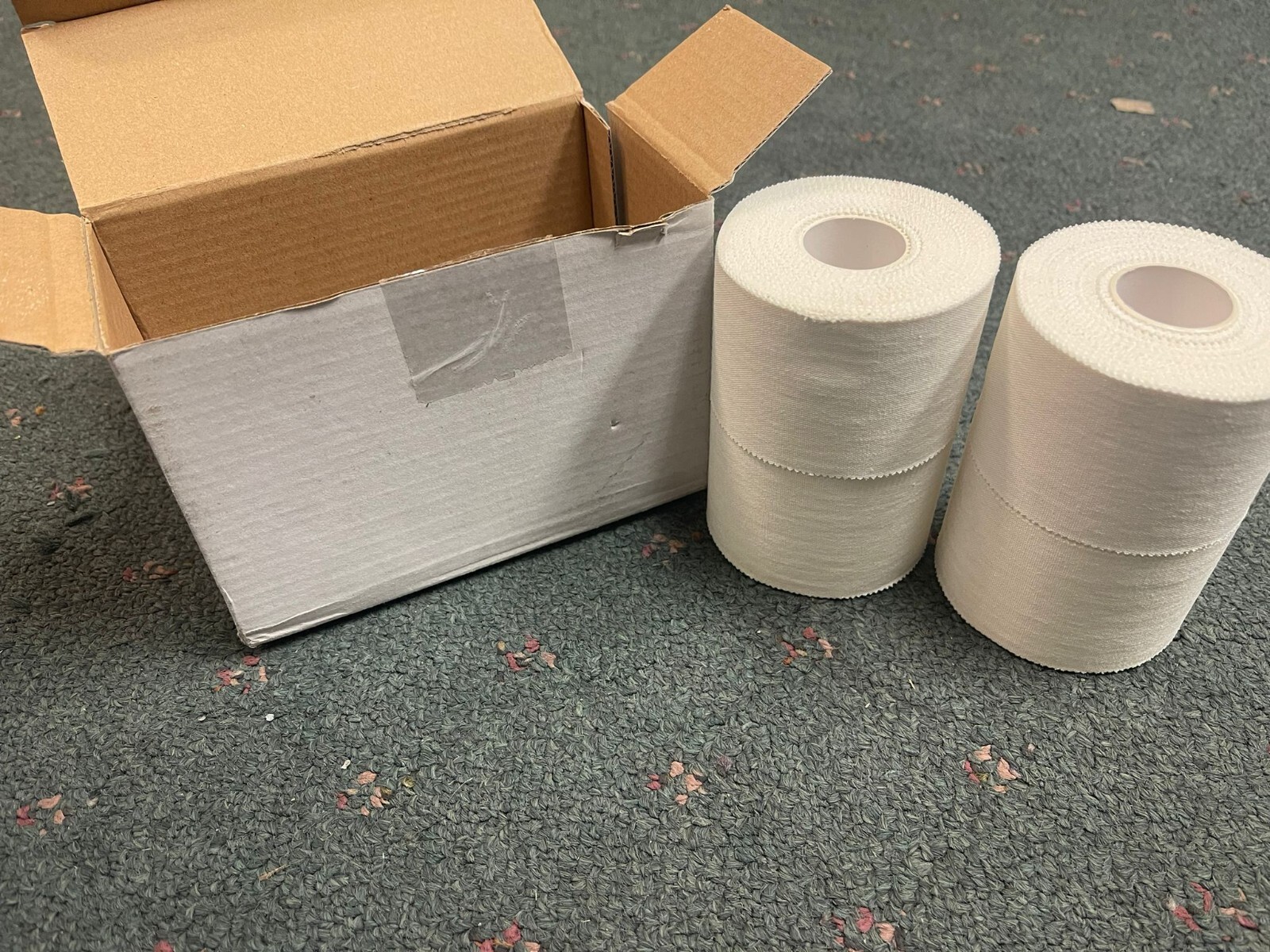 OBTANIM 4 Rolls White Waterproof Breathable Kinesiology Tape Athletic Elastic OBTANIM 4 Rolls White Waterproof Breathable Kinesiology Tape Athletic Elastic