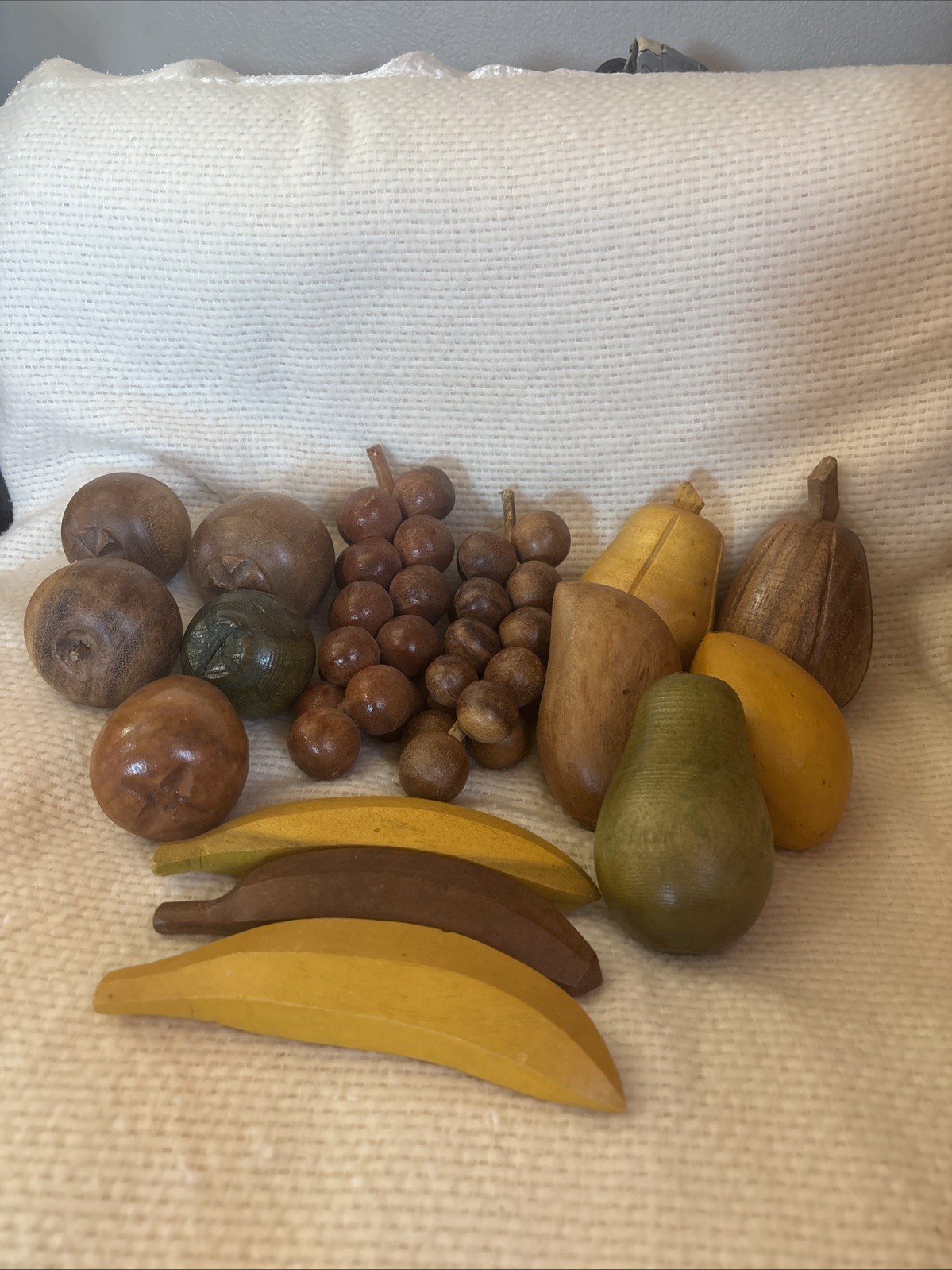 Vtg Mid Century Hand Carved Wooden Fruit 15 Pcs Great Colors 
