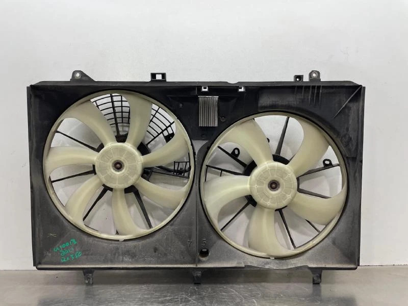 2011 - 2016 TOYOTA SIENNA Radiator Motor Cooling Fan Assembly OEM
