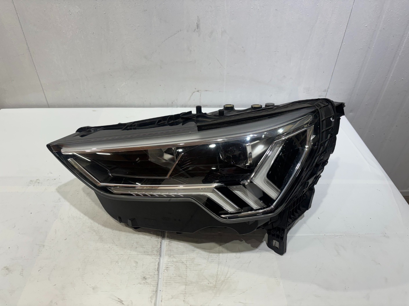 2019 - 2024 Audi Q3 SQ3 LED LEFT USED Headlight EU OEM GENUINE 83A941033M 2019 - 2024 Audi Q3 SQ3 LED LEFT USED Headlight EU OEM GENUINE 83A941033M