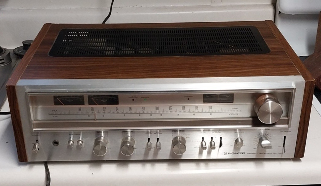 VINTAGE PIONEER STEREO RECEIVER SX-780 FOR PARTS or Repair.
