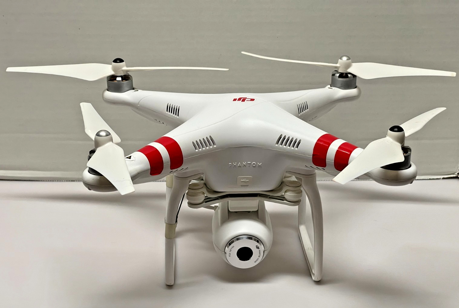 DJI Phantom 2 Vision PV330 1080p Camera Drone & Transmitter + 2 Batteries (Read)