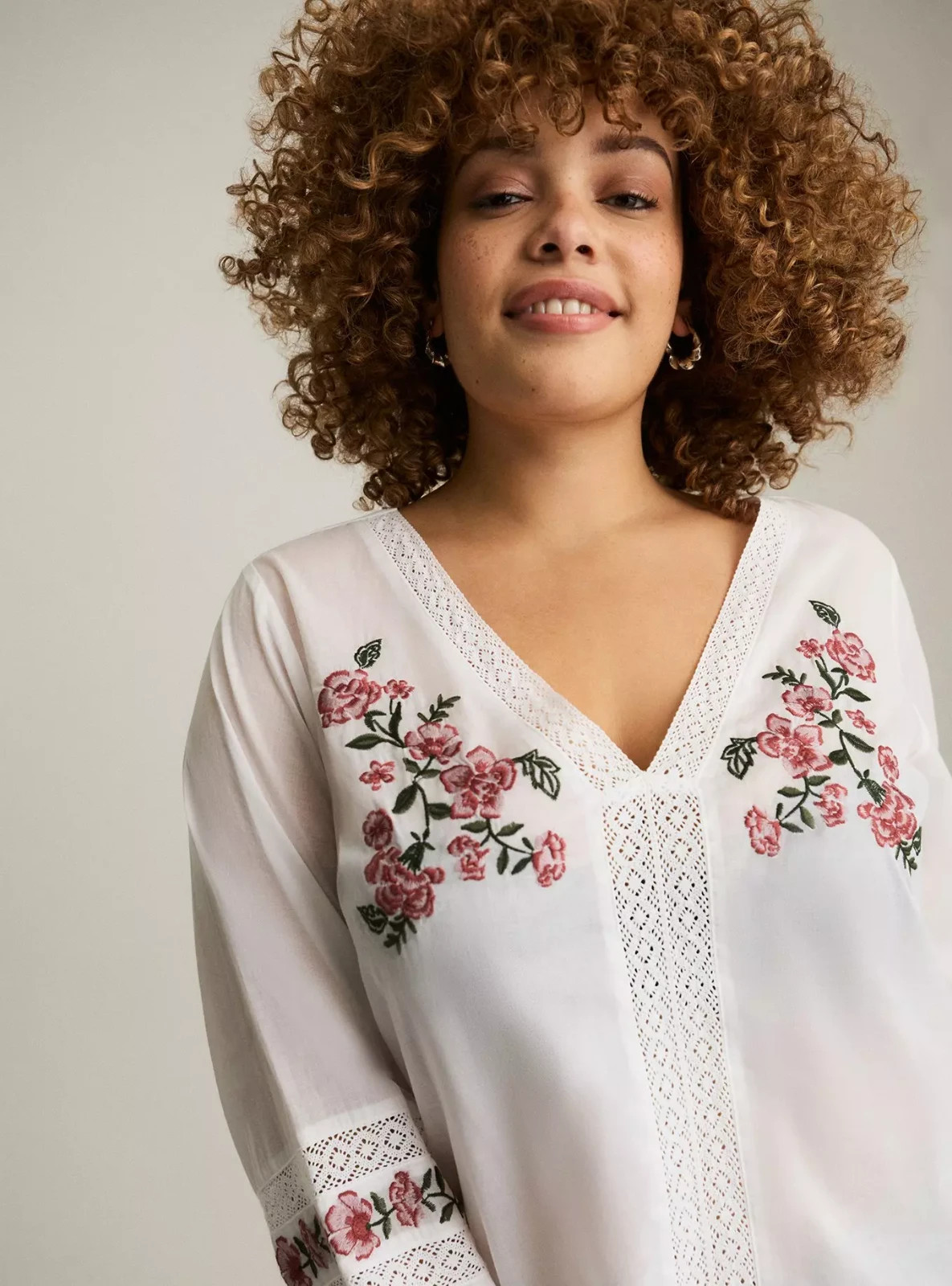 Torrid Plus Size 2X Festi Embroidered Popover Cotton Top Bright White V-Neck NWT Torrid Plus Size 2X Festi Embroidered Popover Cotton Top Bright White V-Neck NWT