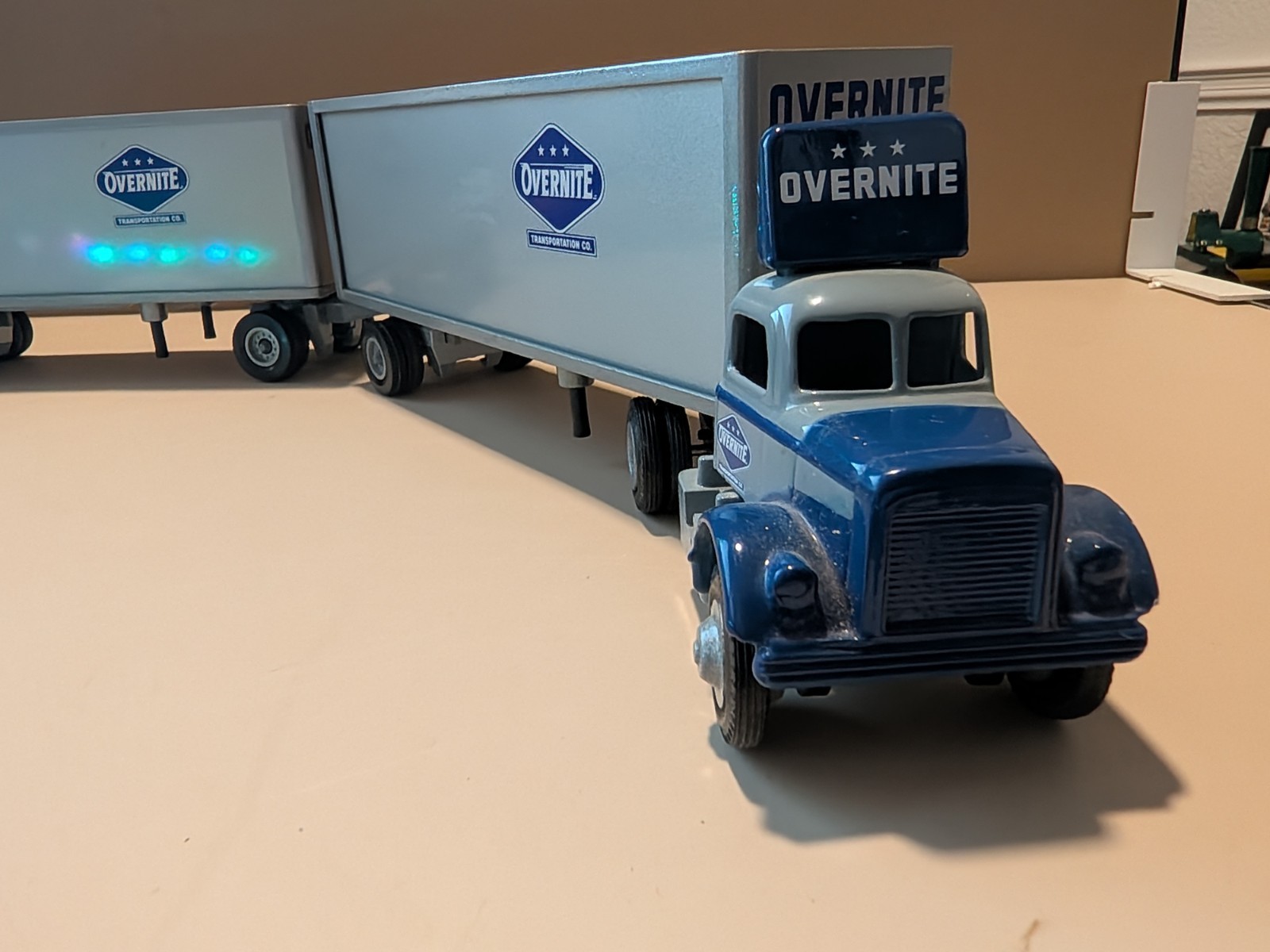 NIB Overnite Trucking Company 60th Anniversary Doubles 1995 Winross 1/64th Truck