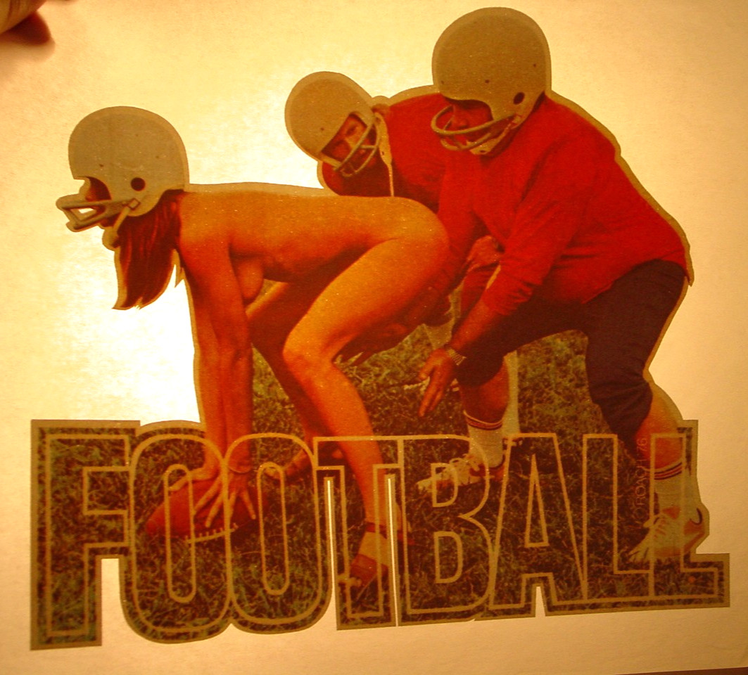 FOOTBALL FAN VINTAGE 1970's FUNNY IRON ON TRANSFER -NICE, B-26