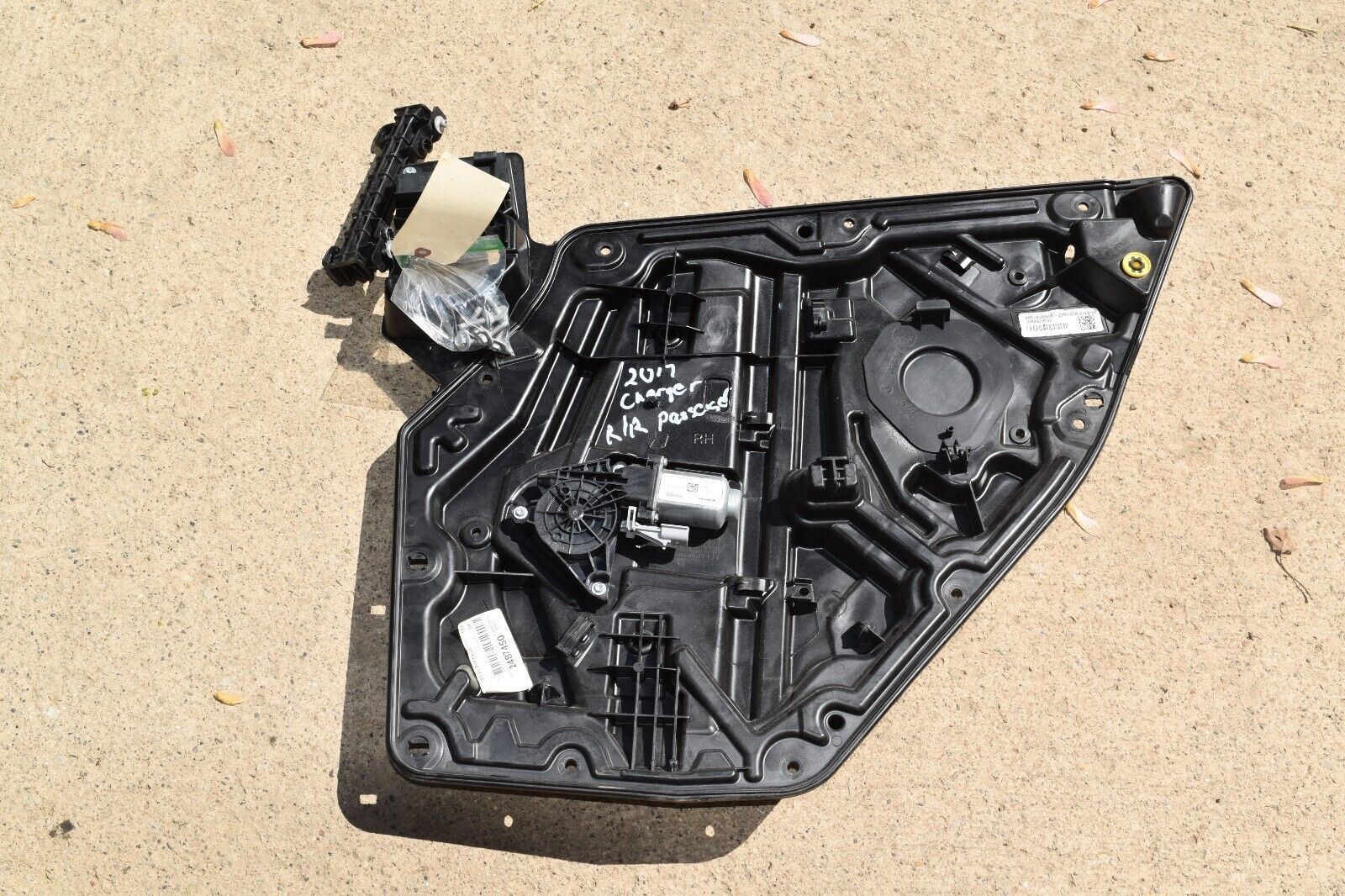 2017 charger dodge right rear door guts internals motor mount regulator 10813 2017 charger dodge right rear door guts internals motor mount regulator 10813