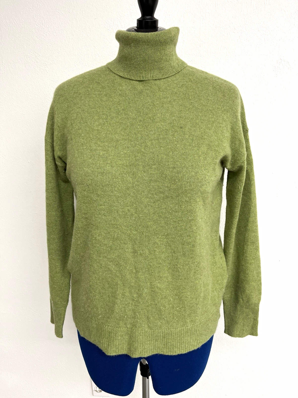 Nordstrom 100% Cashmere Green Knit Turtleneck Long Sleeve Pullover Sweater M