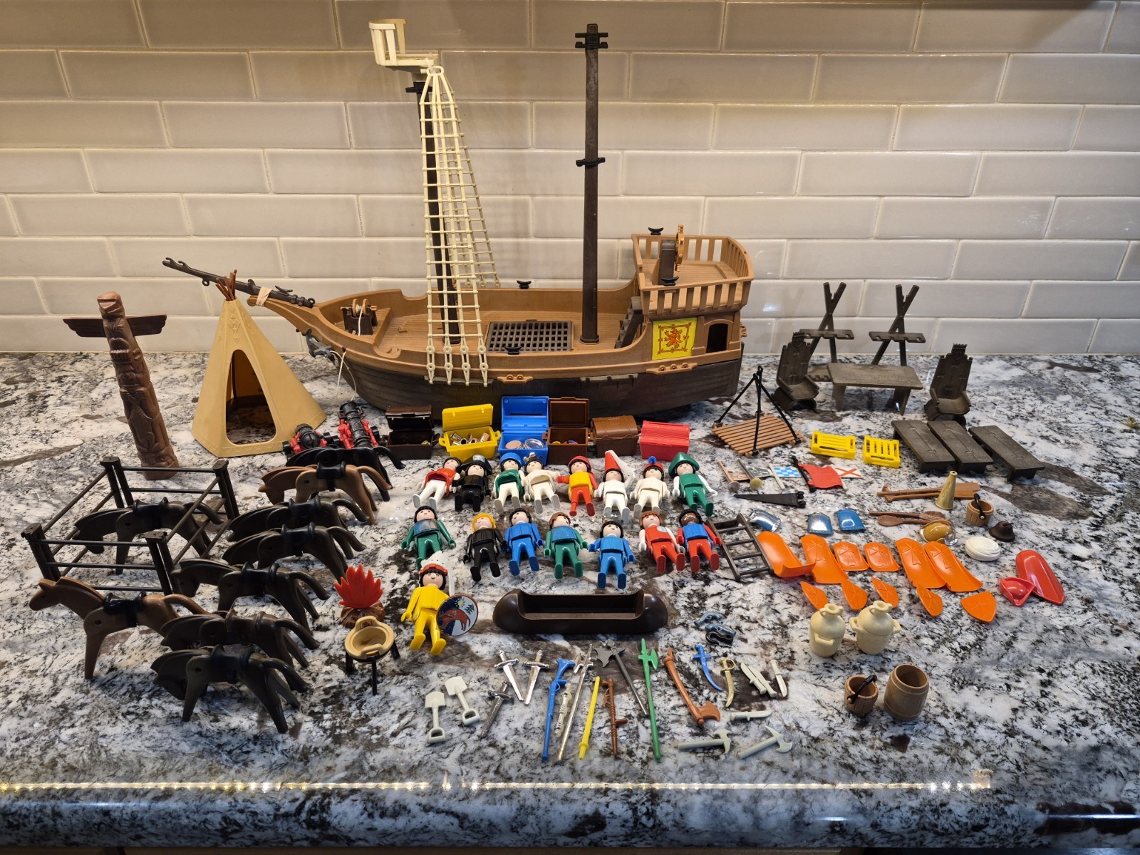 vintage 1974 playmobil pirate ship geobra,Indian, 9 Horses, Lot 16 Figures vintage 1974 playmobil pirate ship geobra,Indian, 9 Horses, Lot 16 Figures