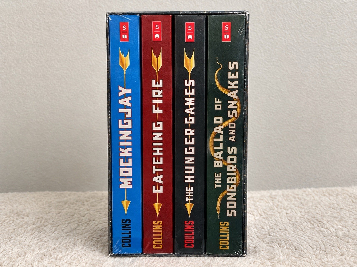 The Hunger Games 4-Book Paperback Box Set by Suzanne Collins (English) The Hunger Games 4-Book Paperback Box Set by Suzanne Collins (English)