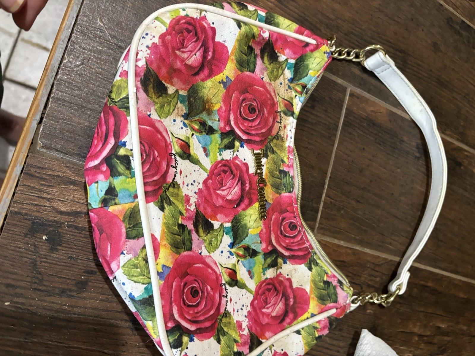 Juicy Couture Floral Crescent Shoulder Bag Medium Zip Lined Detachable Strap Juicy Couture Floral Crescent Shoulder Bag Medium Zip Lined Detachable Strap