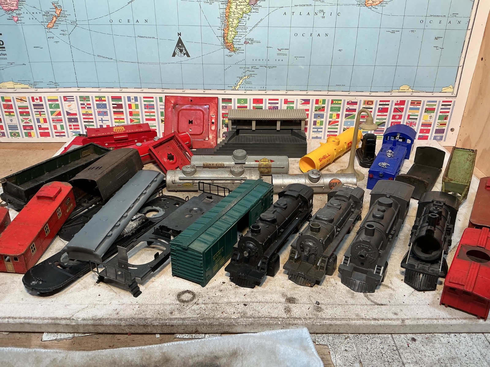 Lionel Shell/ Loco /Cars / accessories parts for fixing a repair O Gauge 0-27