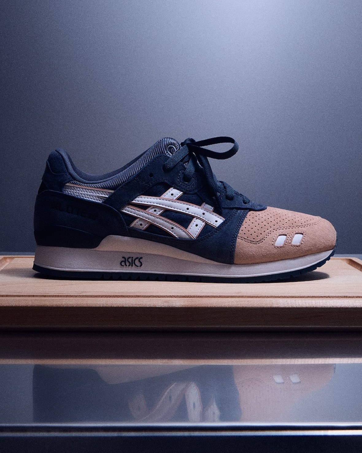 Ronnie Fieg x ASICS GEL-LYTE III Remastered “Salmon Toe” 1203B281-700