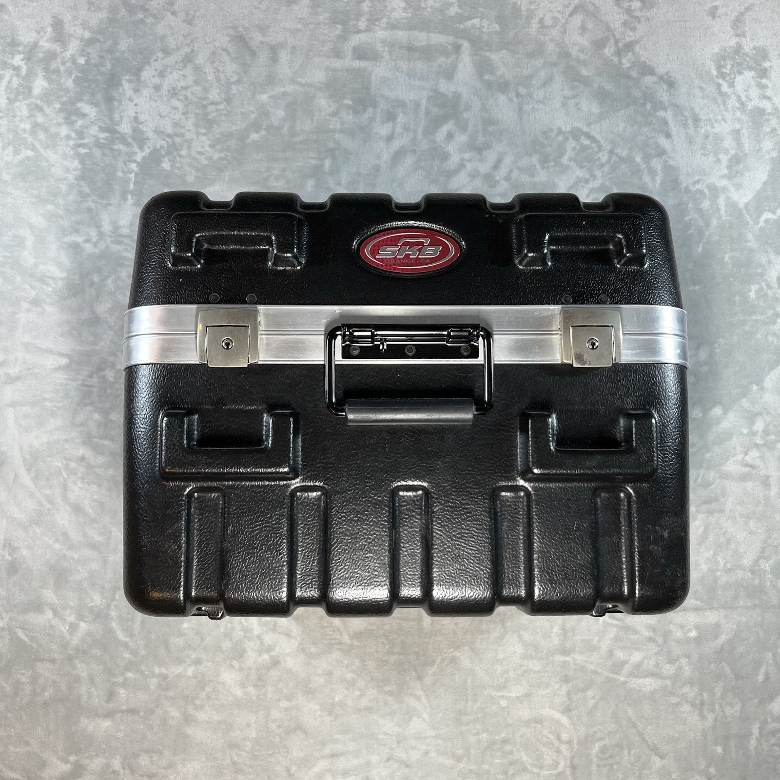SKB 1SKB-1200 12 Microphone ATA Hard Case Vintage Black No Foam Insert SKB 1SKB-1200 12 Microphone ATA Hard Case Vintage Black No Foam Insert
