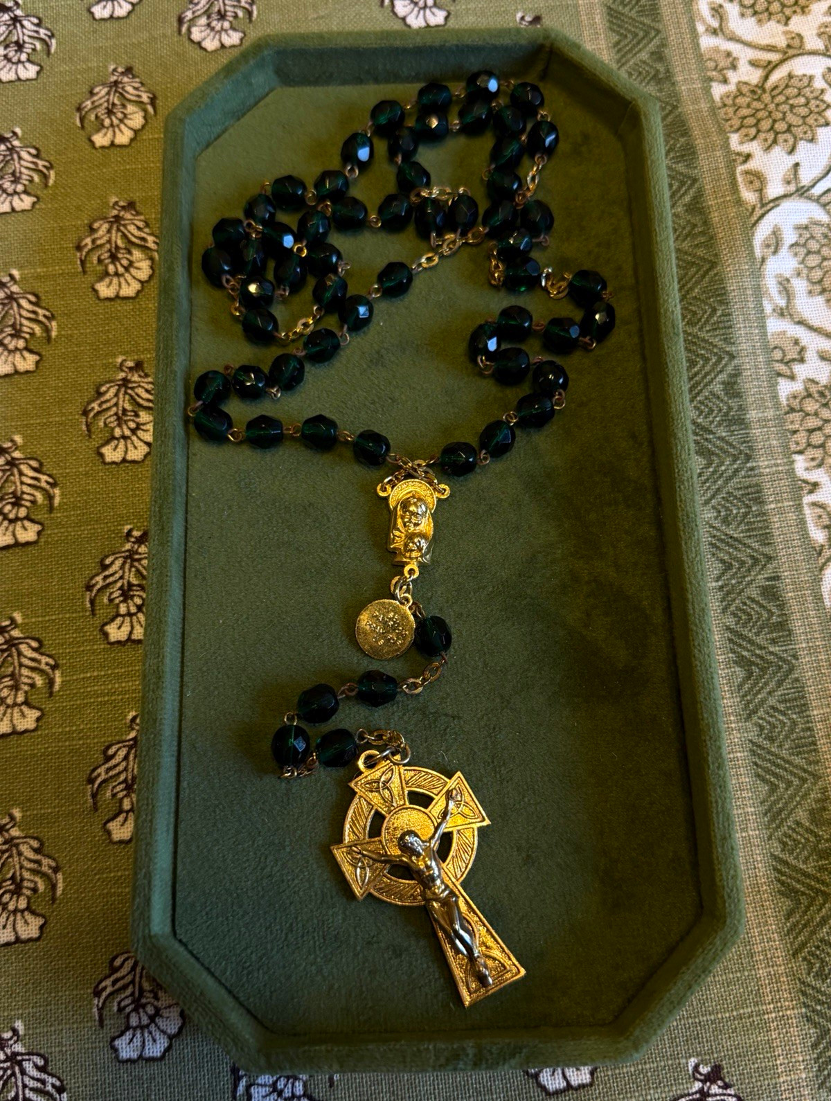 Vintage Italian St Patrick Rosary Celtic Crucifix Green Faceted Glass Beadsitaly Vintage Italian St Patrick Rosary Celtic Crucifix Green Faceted Glass Beadsitaly