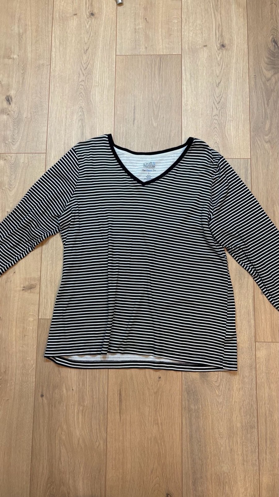 Croft & Barrow The Classic Tee Size L Black White Striped V-Neck Shirt