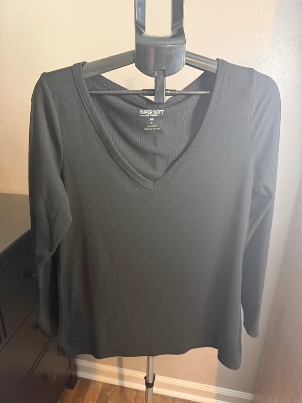 Torrid Super Soft Black Ribbed V-Neck Top Size 1 Torrid Super Soft Black Ribbed V-Neck Top Size 1