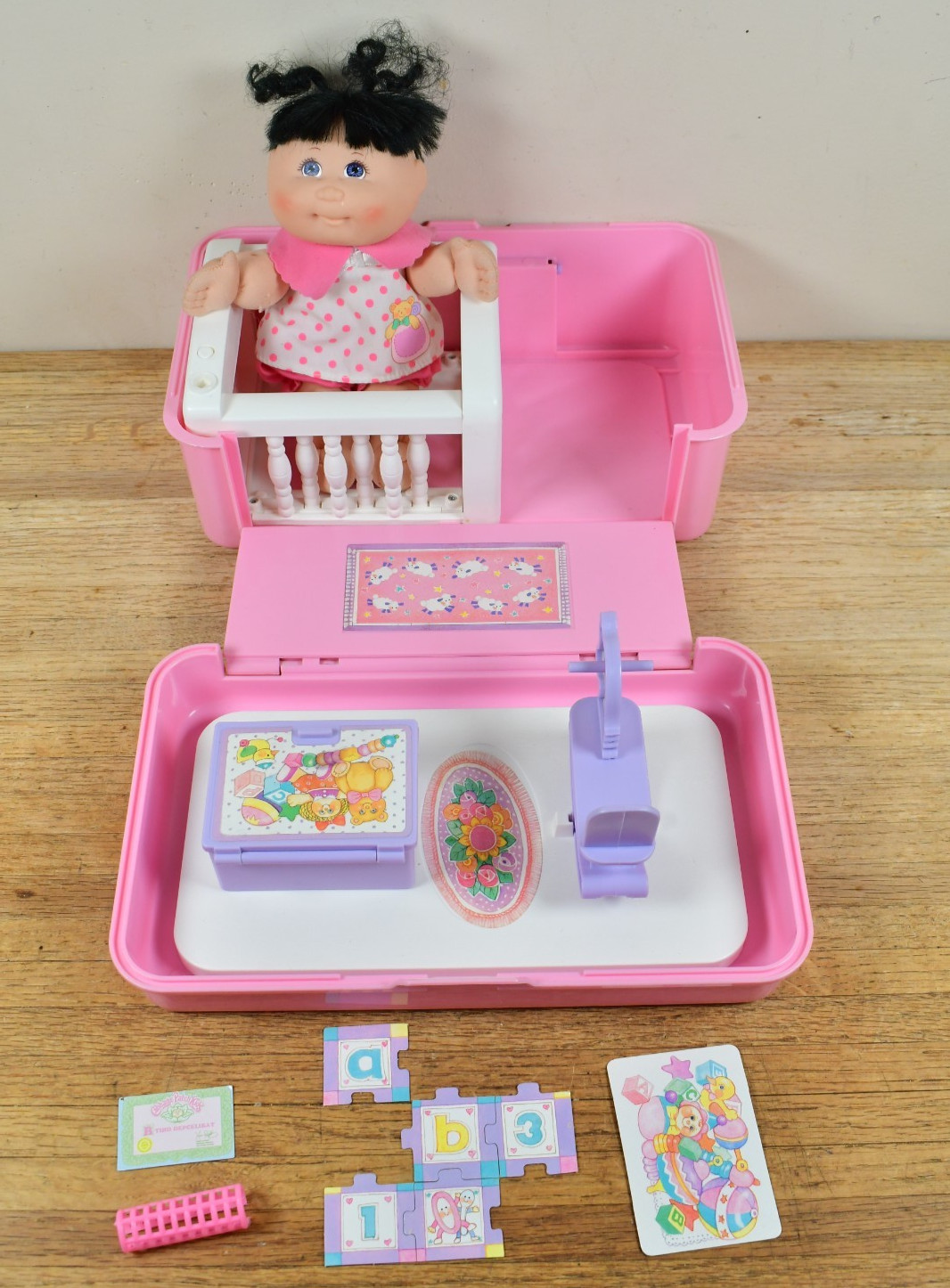 Vtg 1995 Cabbage Patch Kids Love N Go Baby in Carry Nursery Play Set Case