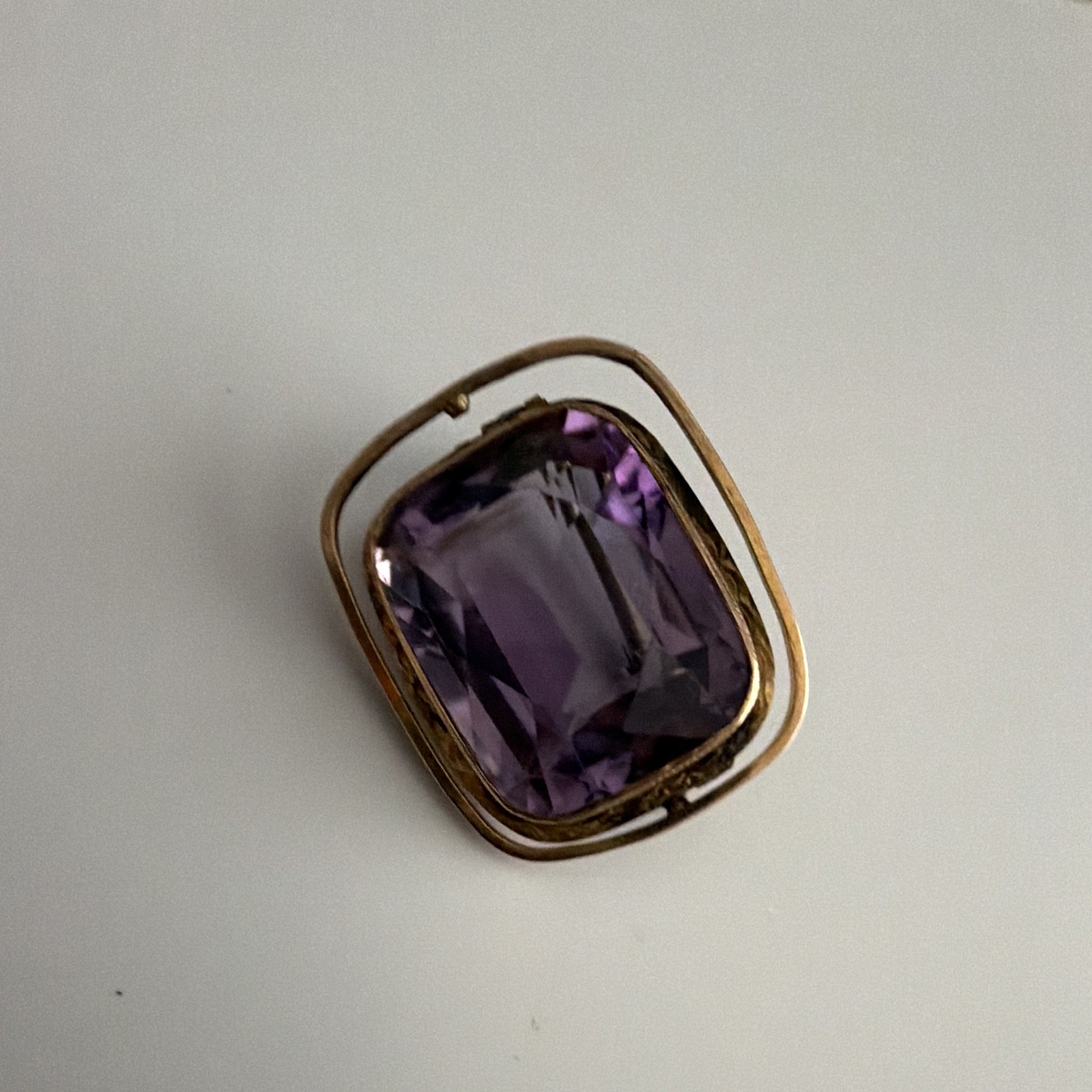 Vintage Cushion-Cut Amethyst 14K Gold Pin / Pendant – 1930s–1960s Vintage Cushion-Cut Amethyst 14K Gold Pin / Pendant – 1930s–1960s