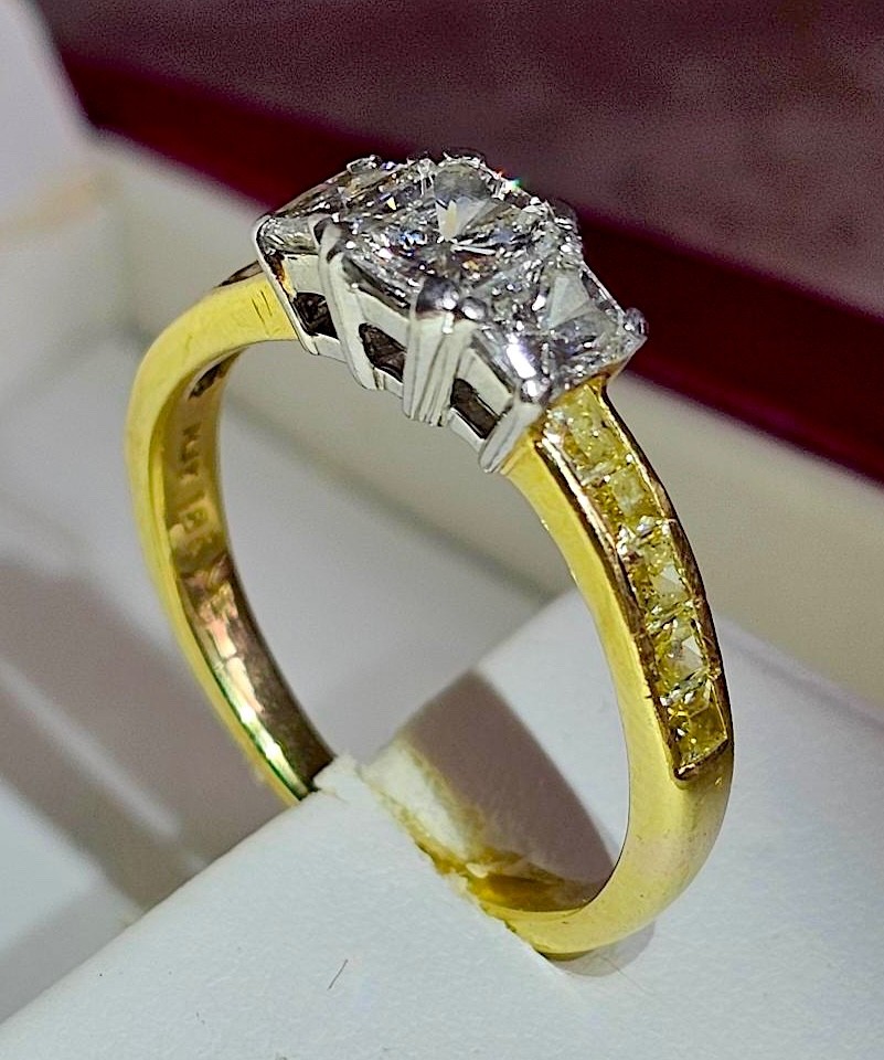 Vintage 18K Gold Platinum 3-Stone Diamond Ring 1.57 CTW Size 8 w/ Appraisal