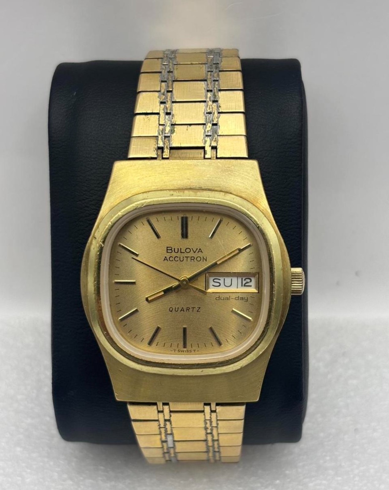 Vintage 1987 Bulova Accutron Quartz Dual-Day Gold Tone Men's Watch N7