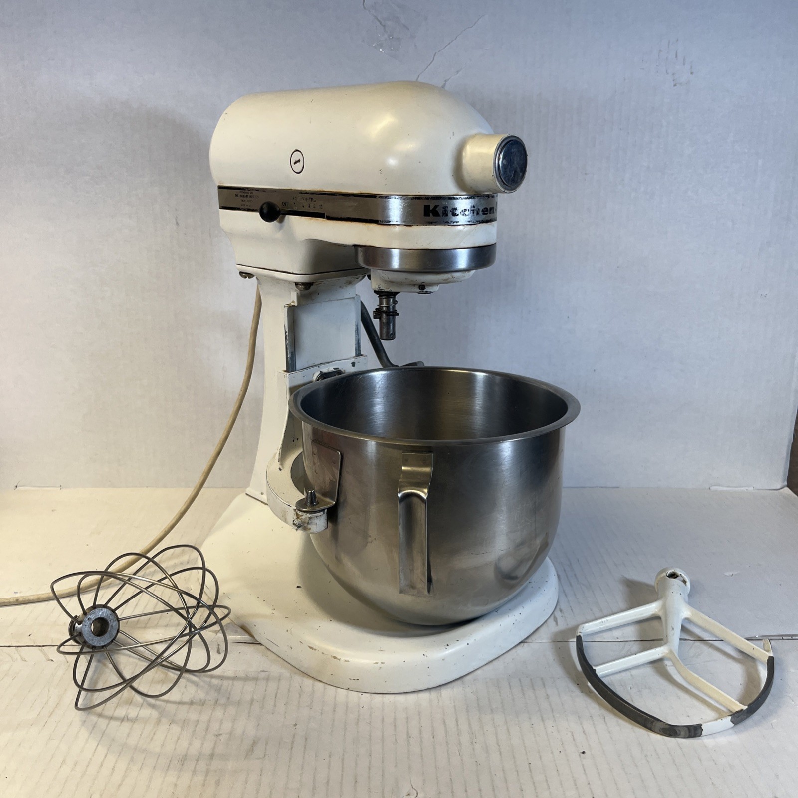 Vintage Hobart KitchenAid Model K5-A White Mixer w/ Bowl Tested And Works. Vintage Hobart KitchenAid Model K5-A White Mixer w/ Bowl Tested And Works.
