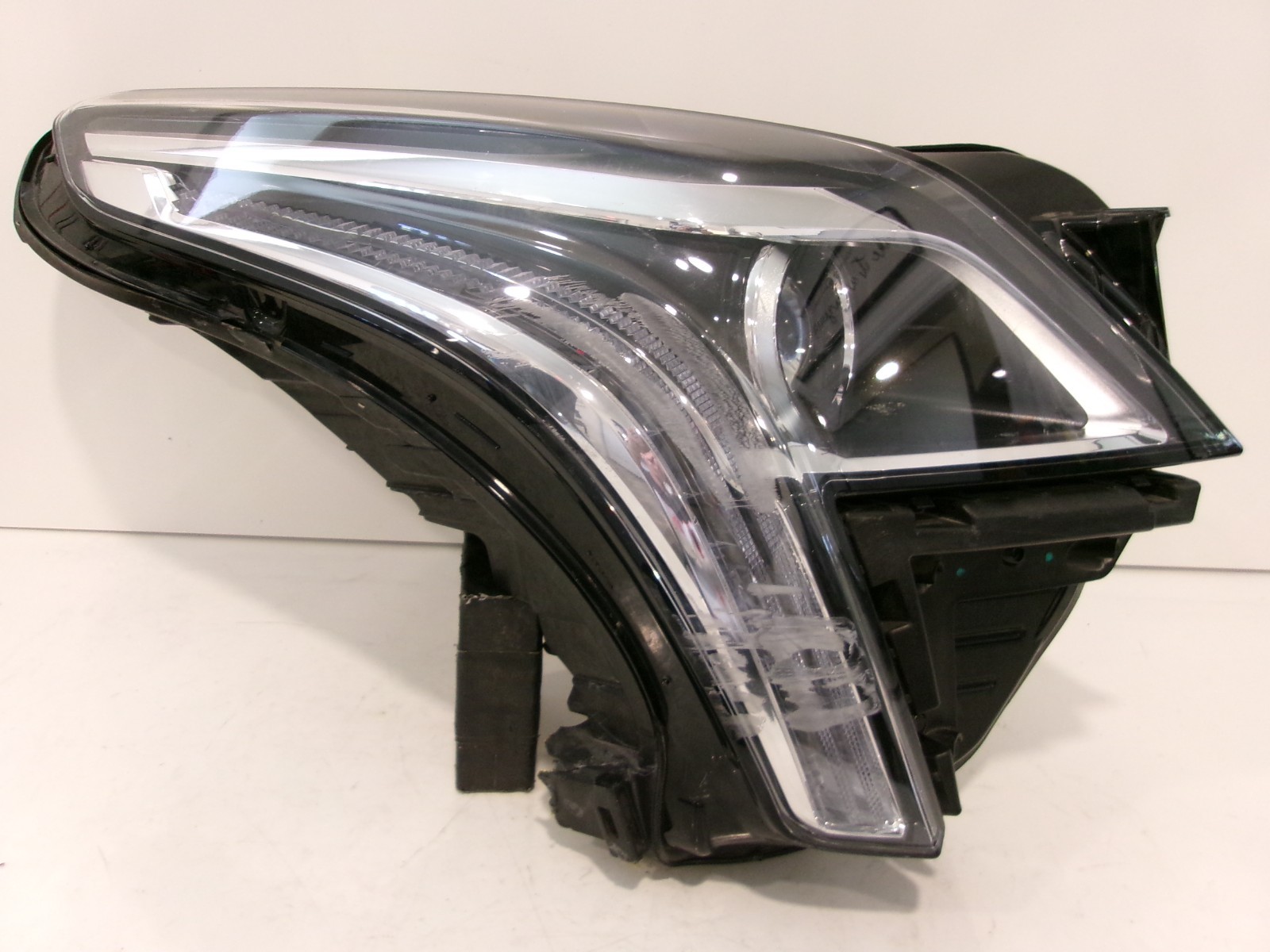 2017 2018 2019 Cadillac XT5 Passenger Right RH Halogen Headlight OEM