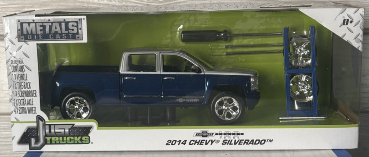 JADA 2018 - JUST TRUCKS 2014 CHEVY SILVERADO 1:24 NIB BLUE & SILVER