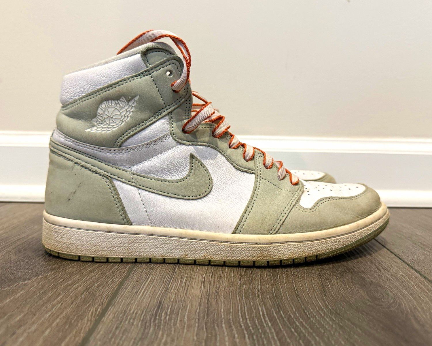 Jordan Air Jordan 1 Unisex Gray/White Leather High Top Lace-Up Sneakers