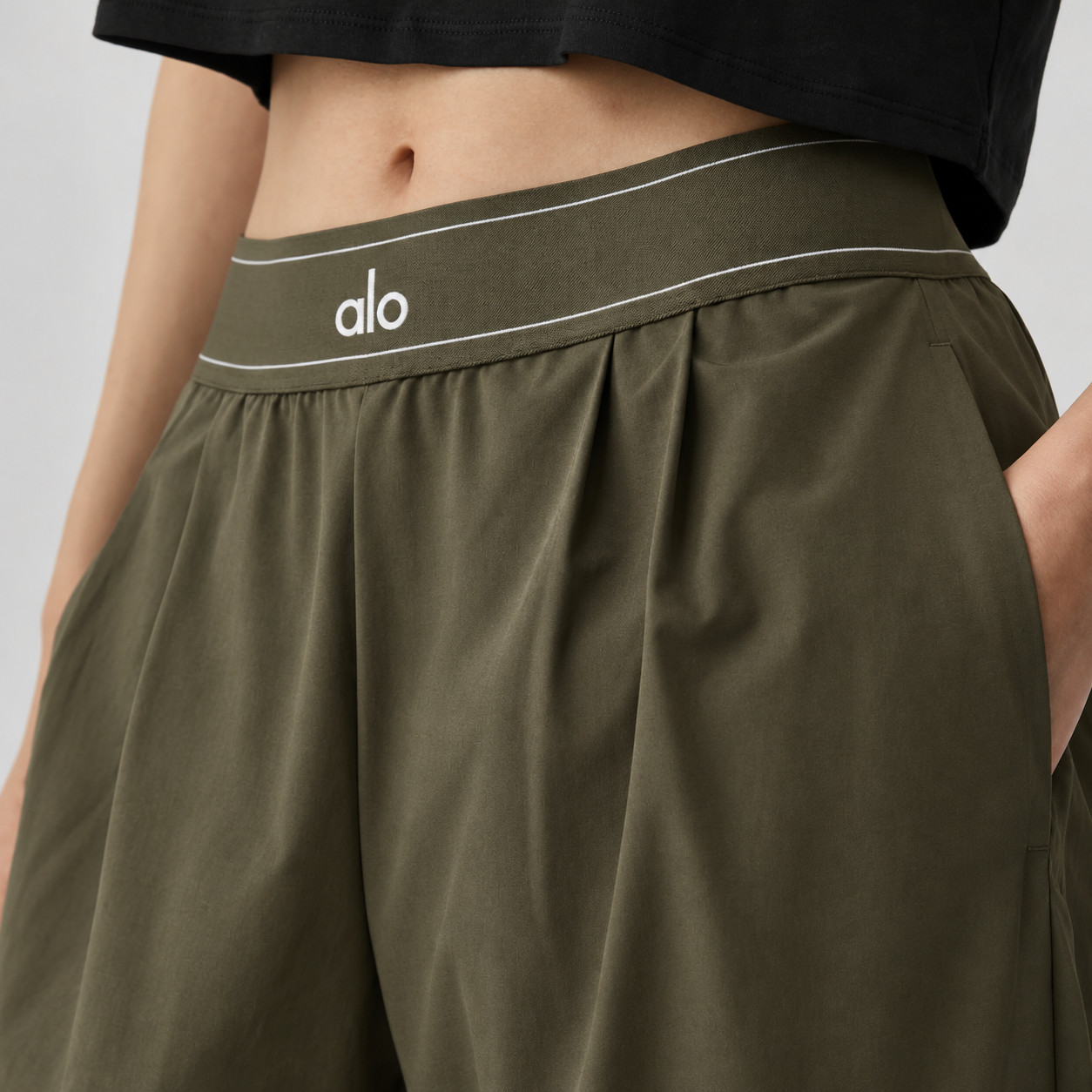 Alo Suit Up Trousers Wide Leg Comfy Loose Relaxed- Olive Green Alo Suit Up Trousers Wide Leg Comfy Loose Relaxed- Olive Green